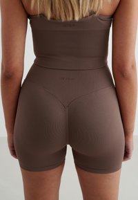 aim’n® SHAPE SEAMLESS  - Short - brown