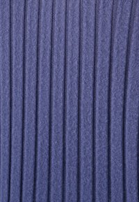 Unselected, midnight blue