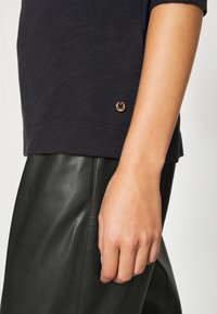 s.Oliver Langarmshirt - black