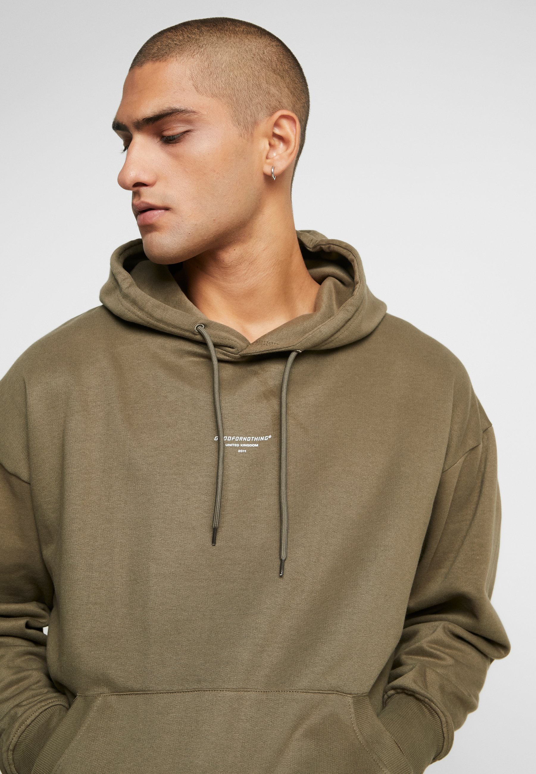 Good For Nothing ESSENTIAL HOODIE Hoodie khaki Zalando.no Good For Nothing ESSENTIAL HOODIE - Hoodie - black