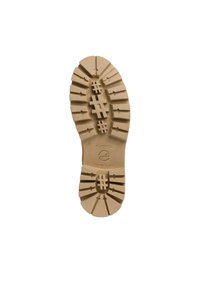 Semelle de botte en caoutchouc marron avec des crampons profonds, des motifs circulaires et linéaires, et un logo en relief. Conçue pour l'adhérence et la durabilité.
