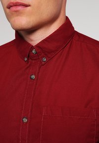 Jack & Jones JORGAVIN SLIM FIT - Camisa - syrah