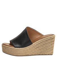 Czarne skórzane sandały na koturnie z szerokim paskiem na stopie, jutowym przeszewem w śródstopiu i gładką brązową wkładką.