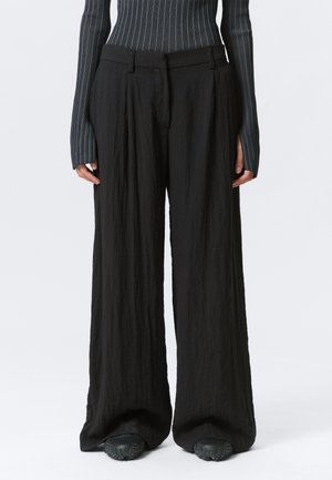 LOW RISE WIDE LEG CRINKLED TROUSERS - Kelnės - black