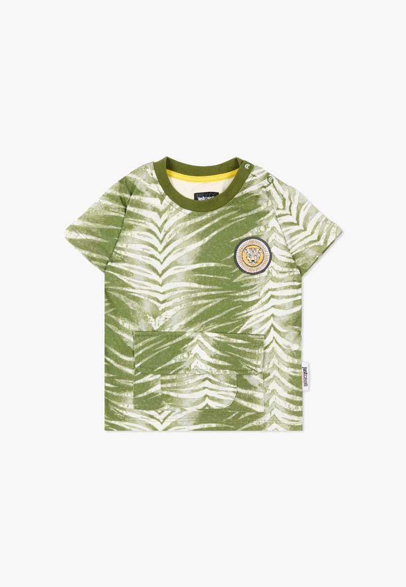 T-shirt pour tout-petit à manches courtes vert et blanc à rayures tigrées avec poche avant et écusson de visage de tigre sur la poitrine gauche.