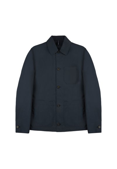 Granatowa kurtka wykonana z lekkiego materiału, z kołnierzykiem, z zapięciem na guziki, jedną kieszenią na piersi i dwiema dużymi kieszeniami z przodu.