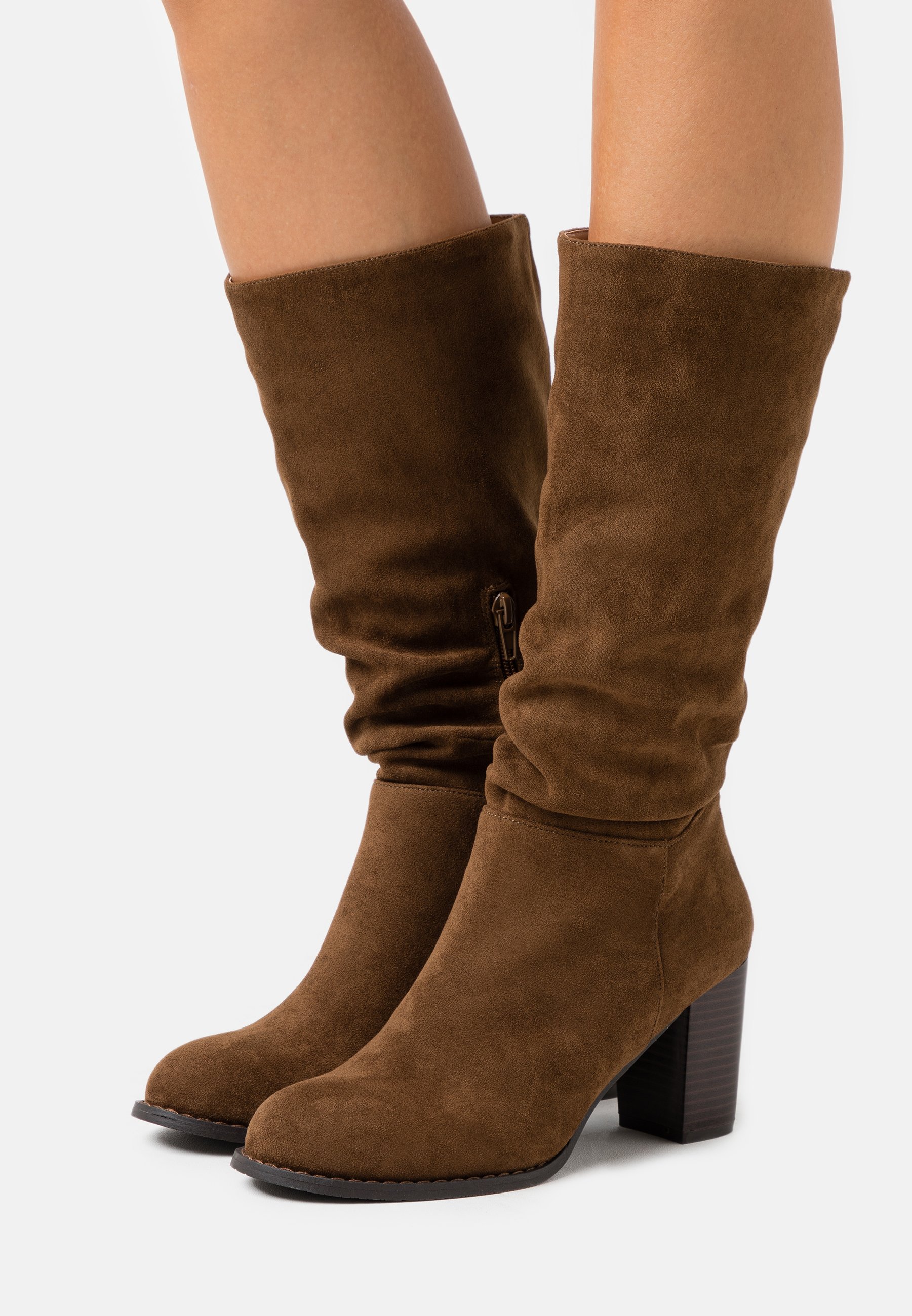 anna field bottes
