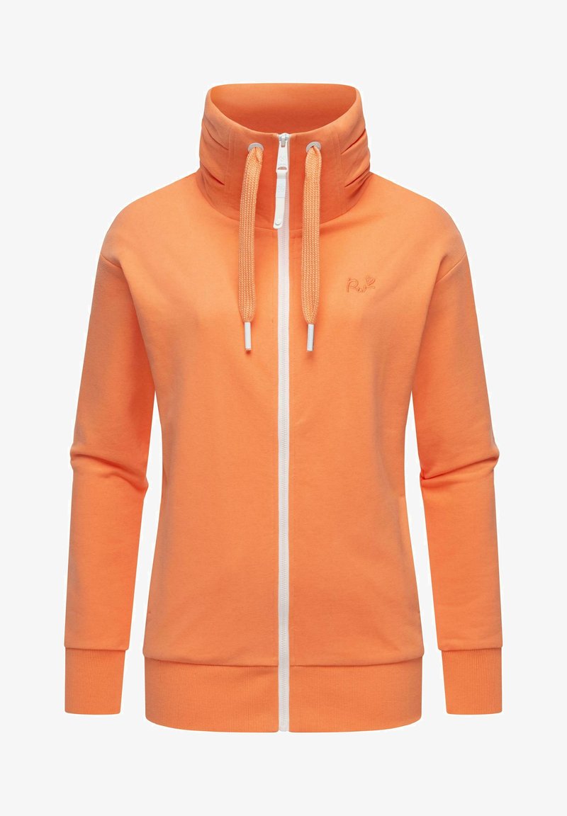 Oranžna zip-up kapuca z visokim ovratnikom, belim zadrgo in vrvicami. Ima rebraste manšete in vezeno logo na prsih. Mehak tekstura blaga.