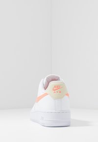Nike Sportswear AIR FORCE 1 - Sapatilhas - white/atomic pink/fossil