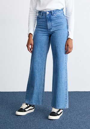 ERRAND HIGHWAIST 5 POCKET - Flared Jeans - light indigo