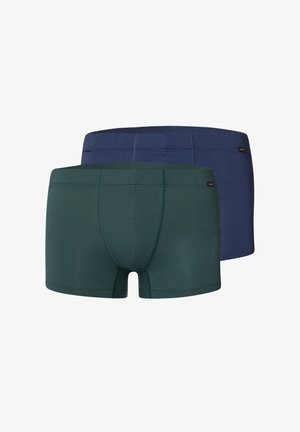 Zwei Paare Herrenunterhosen; eine in dunklem Grün und eine in Marineblau. Hergestellt aus glattem Stoff mit elastischen Taillenbändern und minimalen Nähdetails.