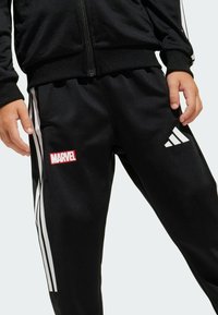 adidas Sportswear MARVEL SPIDER-MAN TIRO SUIT KIDS - Träningsset - black white