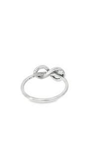 Anello in argento sterling con design a nodo infinito, finitura liscia e lucida e una banda sottile. Marcato all'interno con "925 ALE".
