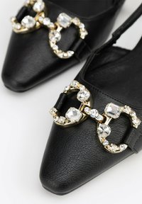 WITTCHEN POINTED TOE - Bailarinas con tira trasera - black