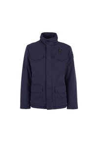 Giacca blu navy realizzata in tessuto resistente, caratterizzata da un colletto alto, due tasche frontali sul petto e due tasche laterali inferiori.