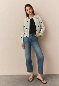 Thumbnail Image 4