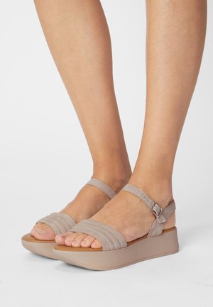 Tamaris Sandales à plateforme - taupe