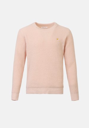 Světle růžový pletený svetr s kulatým výstřihem a dlouhými rukávy; na hrudi má malé žluté logo. Texturovaná látka.