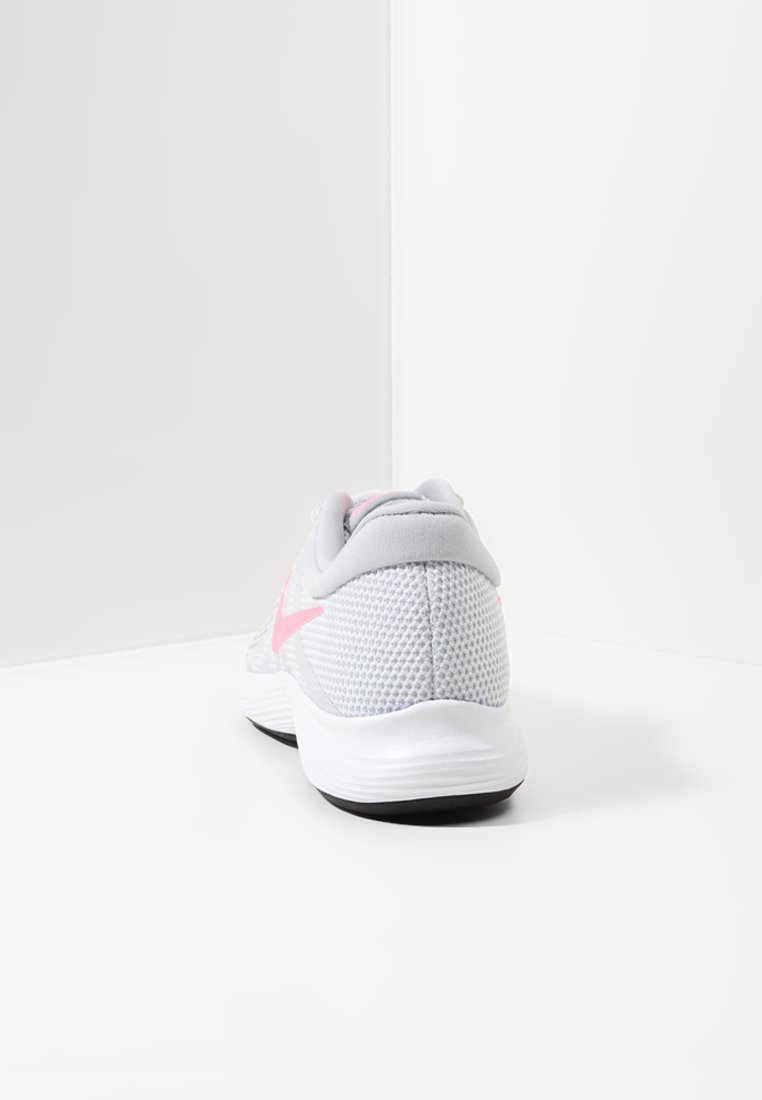 nike revolution 4 eu black