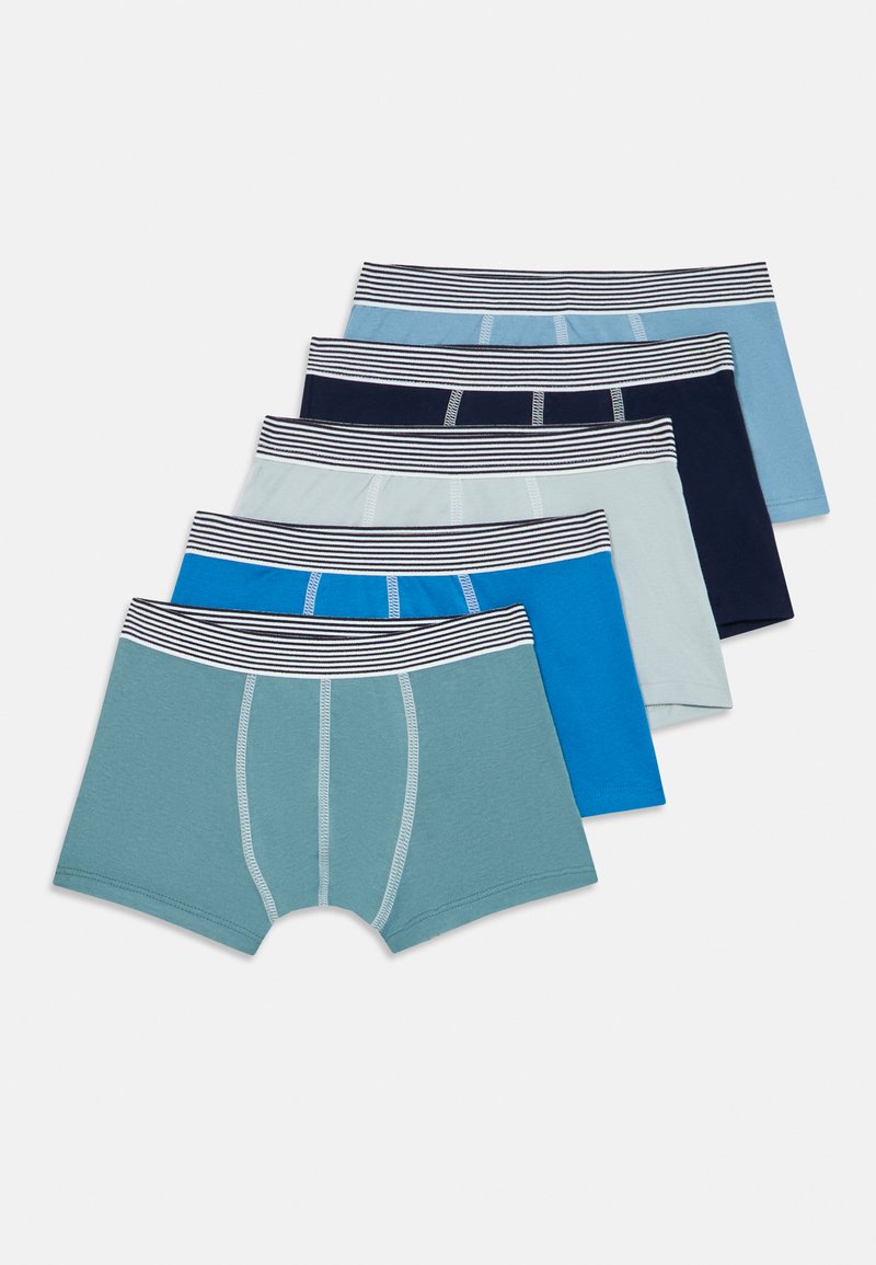 Fem par med boksershorts i forskjellige nyanser av blått og teal, med flerfargede striper i midjen og en glatt bomullstekstur.