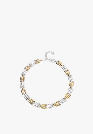 Collar con eslabones rectangulares alternados de oro y plata conectados en una cadena doble, con cierre de langosta y cadena de extensión.