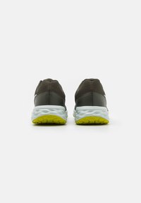 Nike Performance NIKE REVOLUTION 6 - Bėgimo batai plentui - cargo khaki/glacier blue/sequoia/light silver/yellow strike