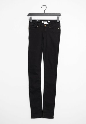 Jeans neri skinny in un tessuto liscio e elasticizzato. Presentano tasche frontali, una chiusura con un bottone singolo e un design a gamba slim e affusolata.