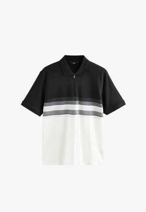 Zwart-witte polo met korte mouwen en een ritskraag, met horizontale strepen in grijs en wit over de bovenkant van de voorkant.