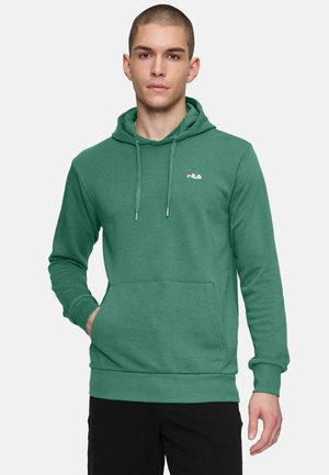 Groene fleece hoodie met trekkoordcapuchon, voorzak en geribbelde mouwen. Heeft een klein Fila-logo op de borst. Vriendelijke textuur.