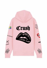Felpa rosa con una grande grafica di labbra nere e la parola "Crush". Diverse stampe e testi sulle maniche, con una texture morbida.