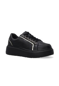 Schwarze Ledersneaker mit abgerundeter Spitze, metallisch goldenen Akzenten, sechs Ösen und dicker schwarzer Gummisohle. Strukturiertes Obermaterial.