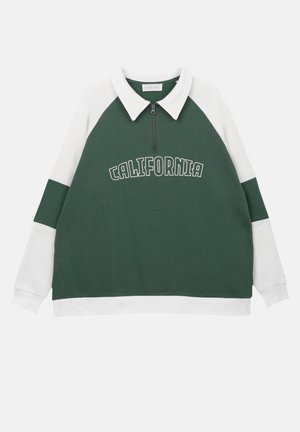Groene en witte sportieve sweatshirt met een ritssluiting op de kraag, voorzien van de tekst "CALIFORNIA" in vette letters over de voorkant en contrasterende mouwen.