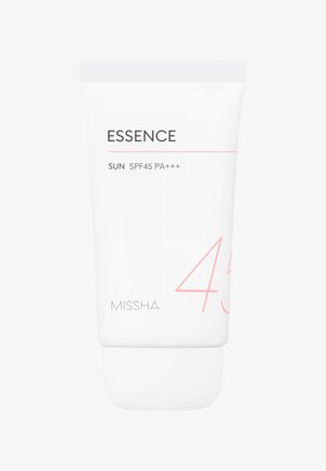 Hvit tube med flip-top hette. Etiketten har teksten "ESSENCE," "SUN SPF45 PA+++" og merkevarenavnet "MISSHA" i enkel svart og rosa skrift.