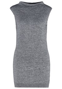 Ärmelloses graues Kleid aus einem weichen Strickstoff, mit einem hohen Ausschnitt und einer figurbetonten Silhouette. Der Saum endet oberhalb des Knies.