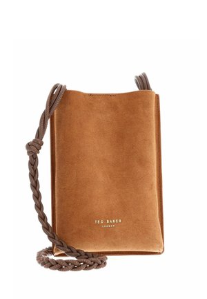 Sac bandoulière en daim marron Ted Baker avec bandoulière en cuir tressé et lettrage du logo doré à l’avant.