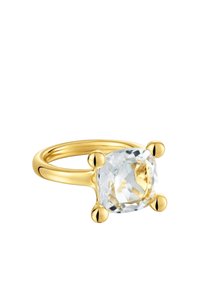 Anello in oro con una grande pietra preziosa trasparente a forma di cuscino, montata con quattro accenti sferici, che presenta una finitura liscia e lucida.