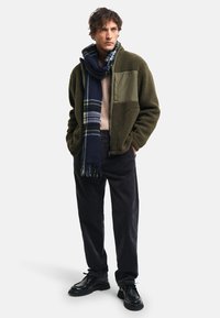 GANT REGULAR - Stoffhose - black grey