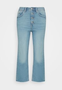 Calças de ganga de cintura alta, azul claro, com pernas largas, fecho frontal de cinco botões e dois bolsos frontais. Textura de ganga suave com detalhes desbotados.