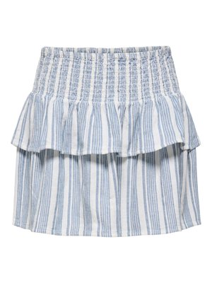 Jupe blanche à rayures bleues verticales, avec une taille froncée et un volant superposé près du haut.