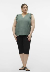 Vero Moda Curve CURVE VMCNATJA - Camicetta - laurel wreath