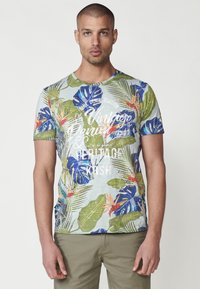 SHORT-SLEEVED - Trükipildiga T-särk - kaki khaki