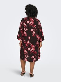 Knee-length kimono-style dress in dark fabric with red floral pattern. Features loose sleeves and a straight cut. Black high heels included.