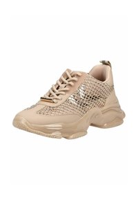 Massiver beiger Sneaker mit glänzenden Mesh-Seitenpanelen, abgerundetem Zehenbereich, dicker Sohle, Schnürung vorne und Schlaufe an der Ferse.