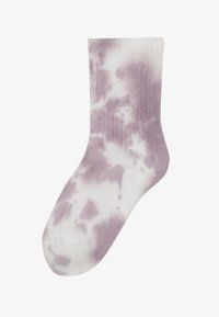 Lilla tie-dye mønstrede sokker med ribbet tekstur, med en hvit base og varierende nyanser av lavendel. Lett og pustende stoff.