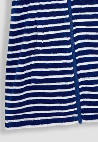 Gestreept stoffen top in marineblauw en wit, met horizontale lijnen, een rits over de volle lengte en een voorzak met textuur.