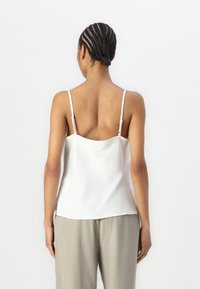 Anna Field Top - off-white