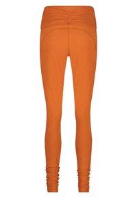 Töjbara orangea leggings med en samlad midja, åtsittande silhuett och rynkade detaljer vid anklarna för ökad textur.