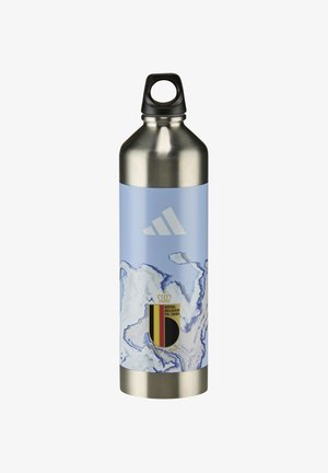 Bouteille d'eau en acier inoxydable avec une finition mate bleu clair, présentant un motif marbré et le logo de la Royal Belgian FA près de la base.