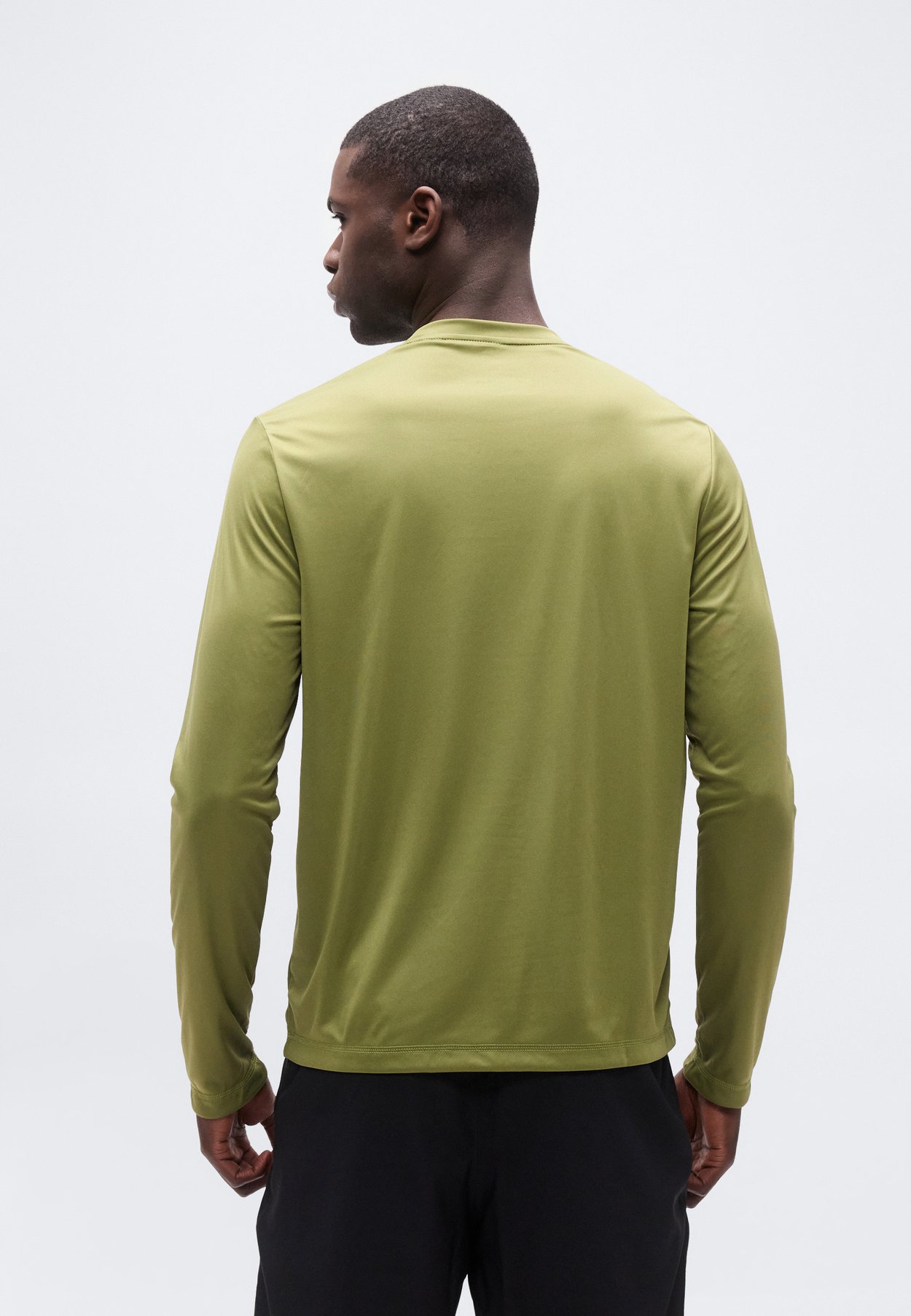 ID TRAIN TECH TEE