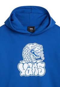 Blå huvtröja i bomull, med en stor vit grafik av en orm och varumärket "VANS" i stiliserad text på framsidan.